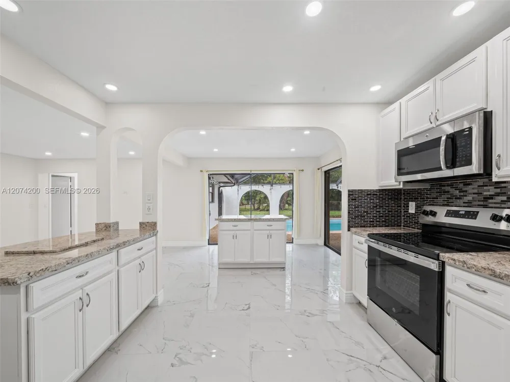10251 NW 39th Ct Coral Springs, FL 33065