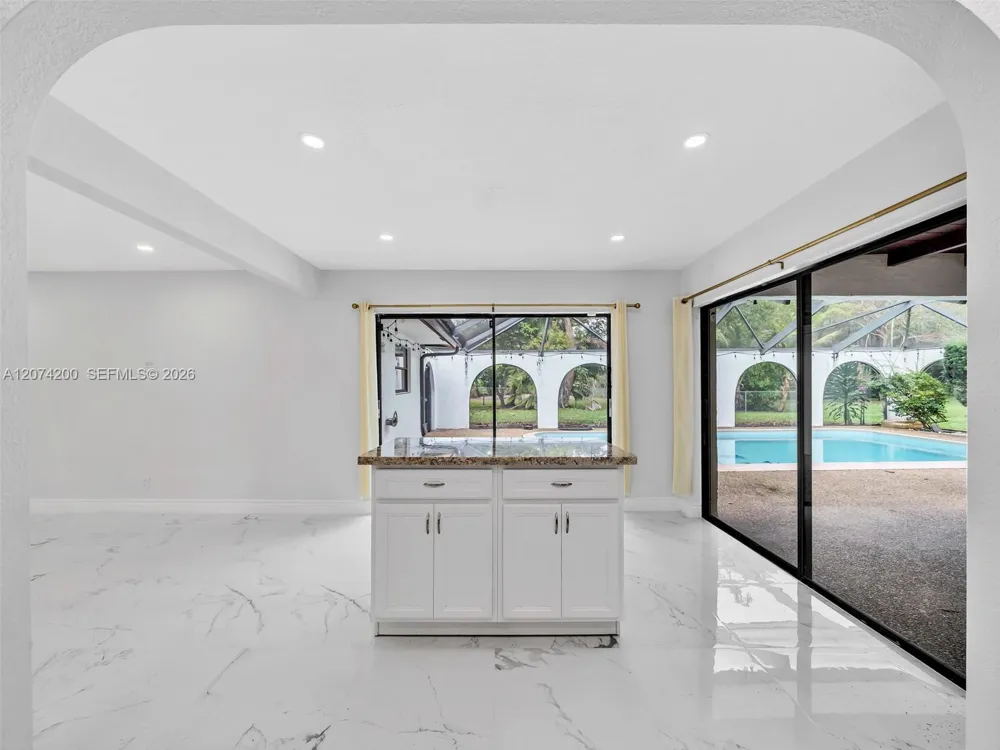 10251 NW 39th Ct Coral Springs, FL 33065