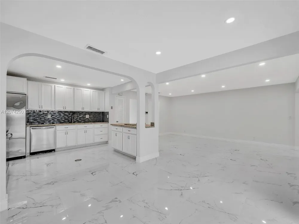 10251 NW 39th Ct Coral Springs, FL 33065