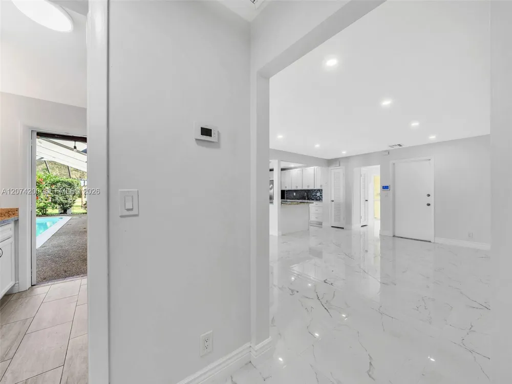 10251 NW 39th Ct Coral Springs, FL 33065