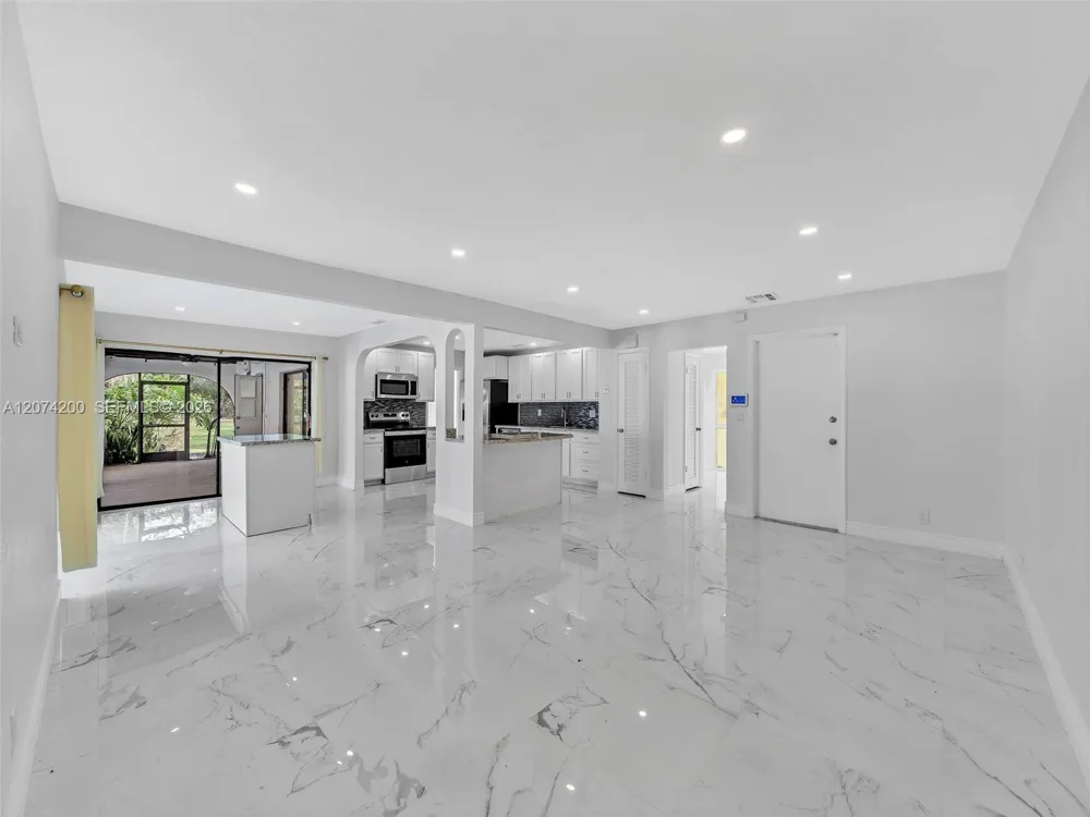 10251 NW 39th Ct Coral Springs, FL 33065