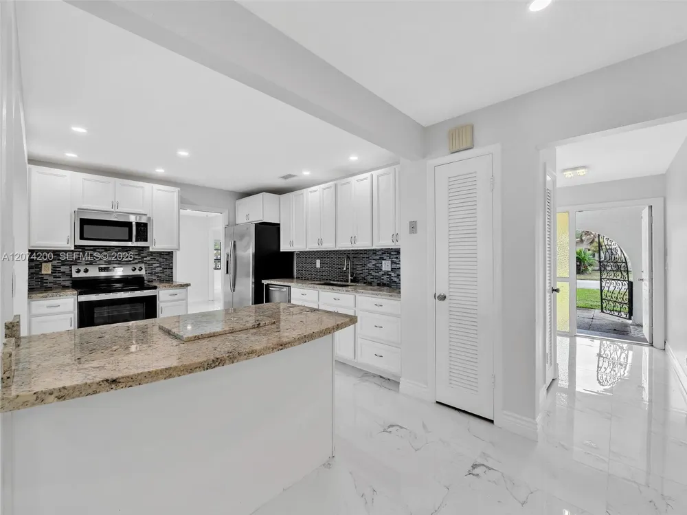 10251 NW 39th Ct Coral Springs, FL 33065