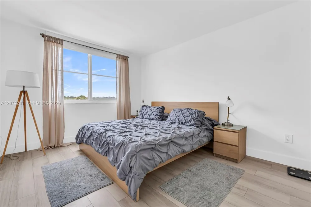 300 Bayview Dr #214 Sunny Isles Beach, FL 33160
