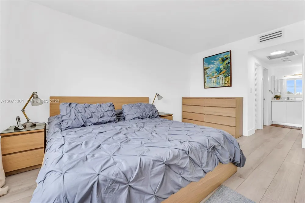 300 Bayview Dr #214 Sunny Isles Beach, FL 33160