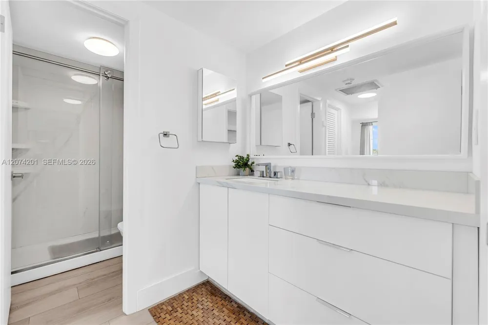 300 Bayview Dr #214 Sunny Isles Beach, FL 33160