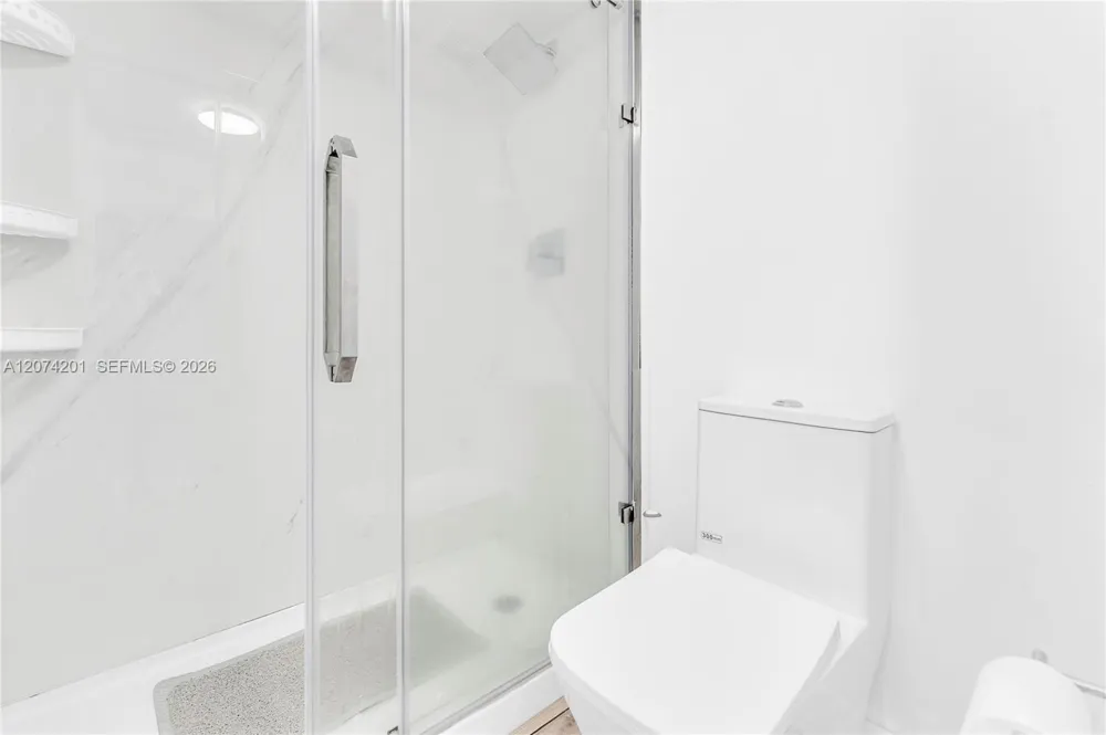 300 Bayview Dr #214 Sunny Isles Beach, FL 33160