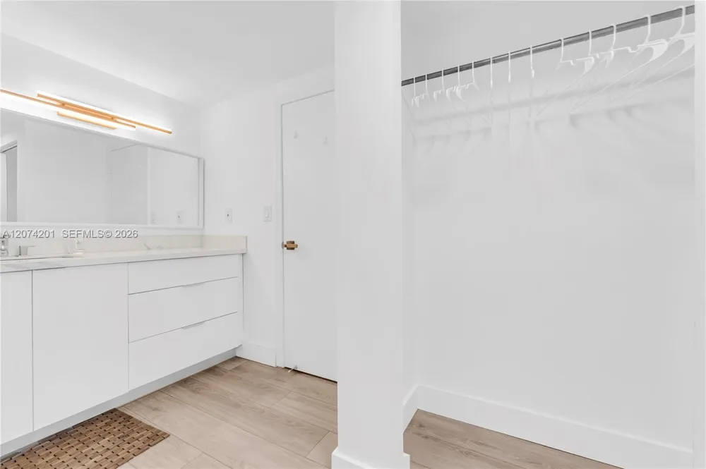 300 Bayview Dr #214 Sunny Isles Beach, FL 33160