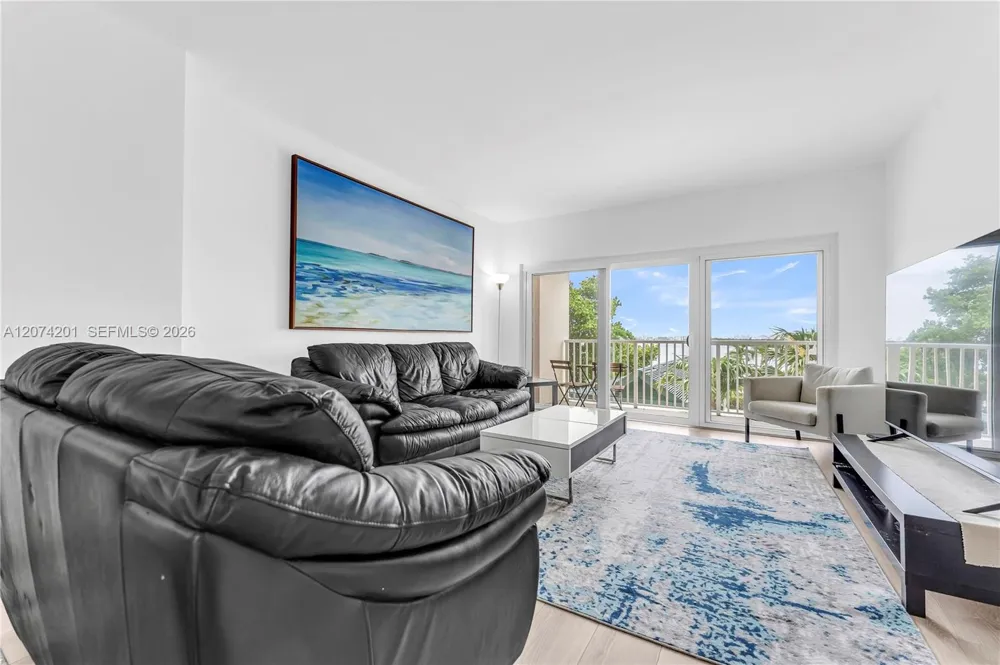 300 Bayview Dr #214 Sunny Isles Beach, FL 33160