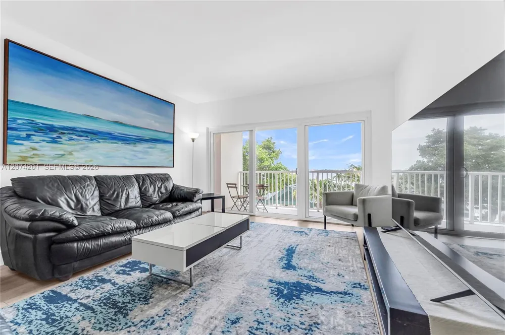300 Bayview Dr #214 Sunny Isles Beach, FL 33160