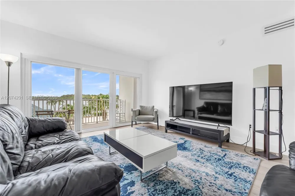 300 Bayview Dr #214 Sunny Isles Beach, FL 33160