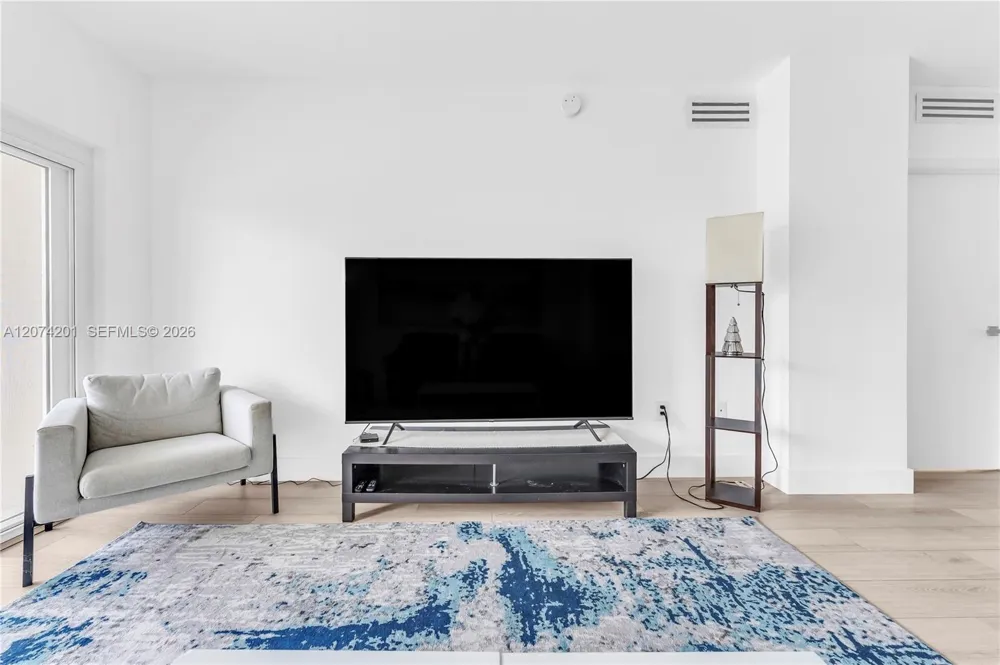 300 Bayview Dr #214 Sunny Isles Beach, FL 33160