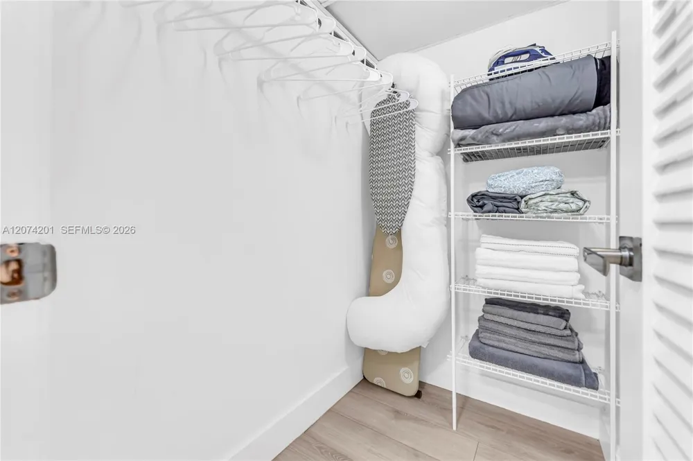 300 Bayview Dr #214 Sunny Isles Beach, FL 33160