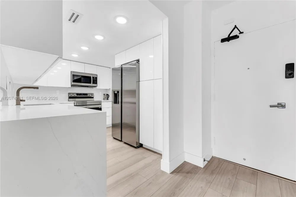 300 Bayview Dr #214 Sunny Isles Beach, FL 33160