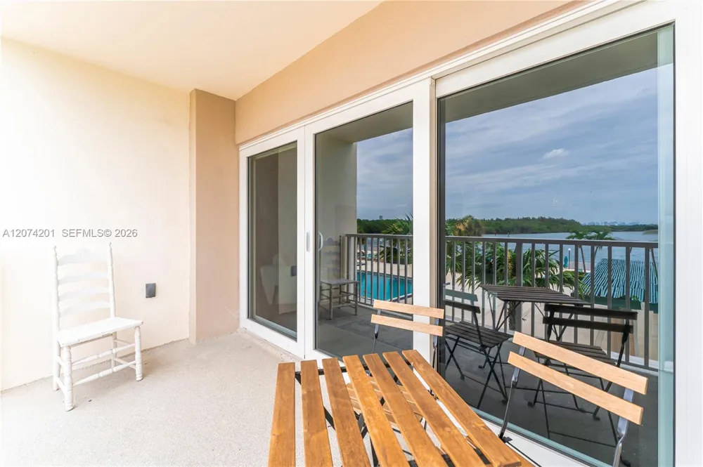 300 Bayview Dr #214 Sunny Isles Beach, FL 33160