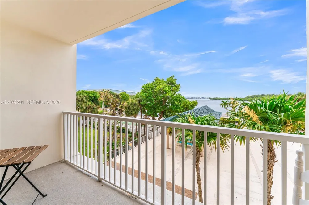 300 Bayview Dr #214 Sunny Isles Beach, FL 33160