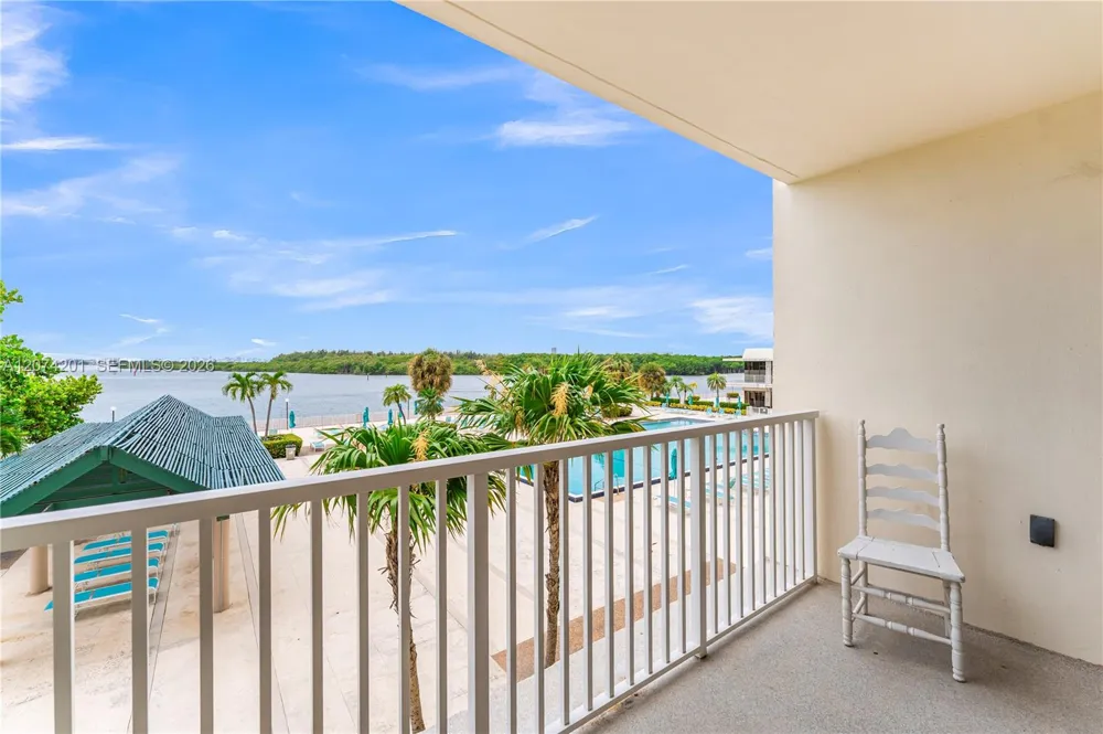 300 Bayview Dr #214 Sunny Isles Beach, FL 33160