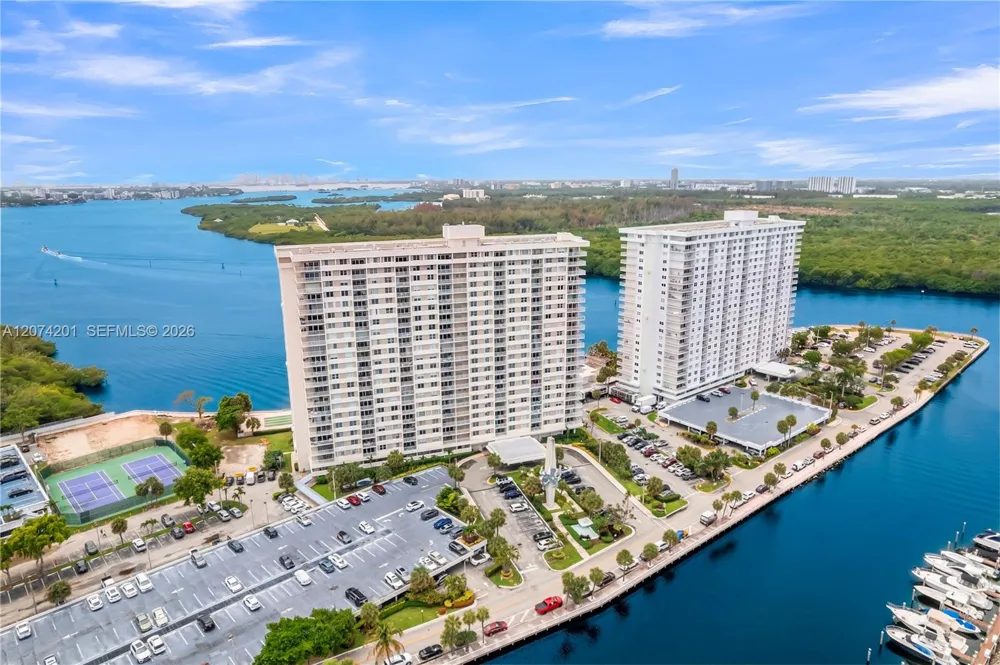 300 Bayview Dr #214 Sunny Isles Beach, FL 33160
