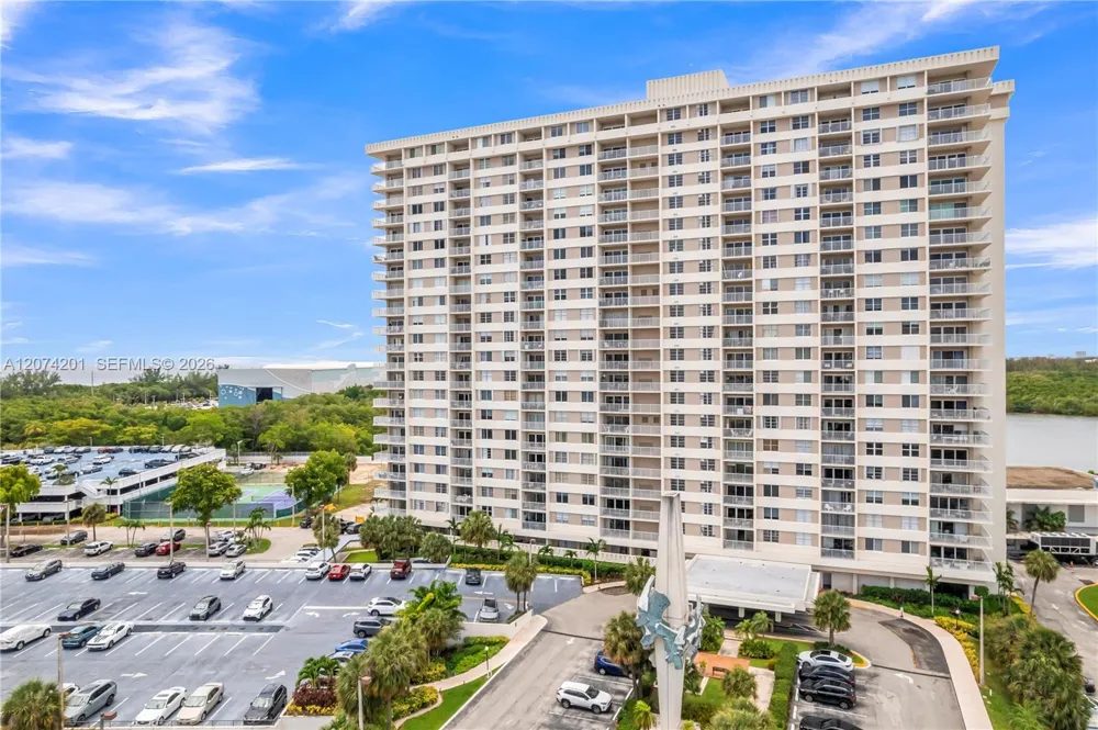 300 Bayview Dr #214 Sunny Isles Beach, FL 33160