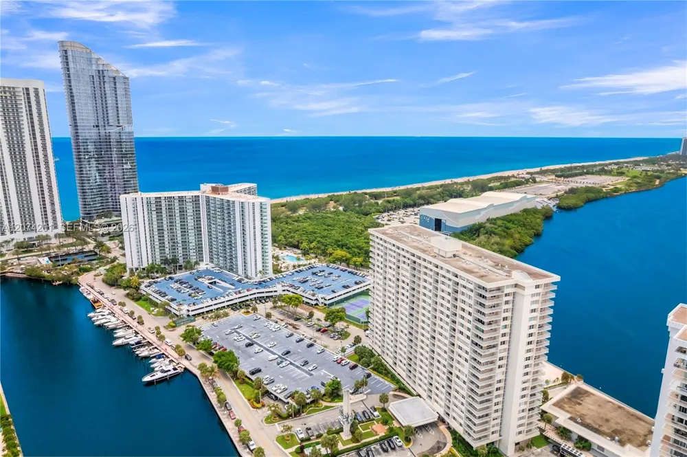 300 Bayview Dr #214 Sunny Isles Beach, FL 33160