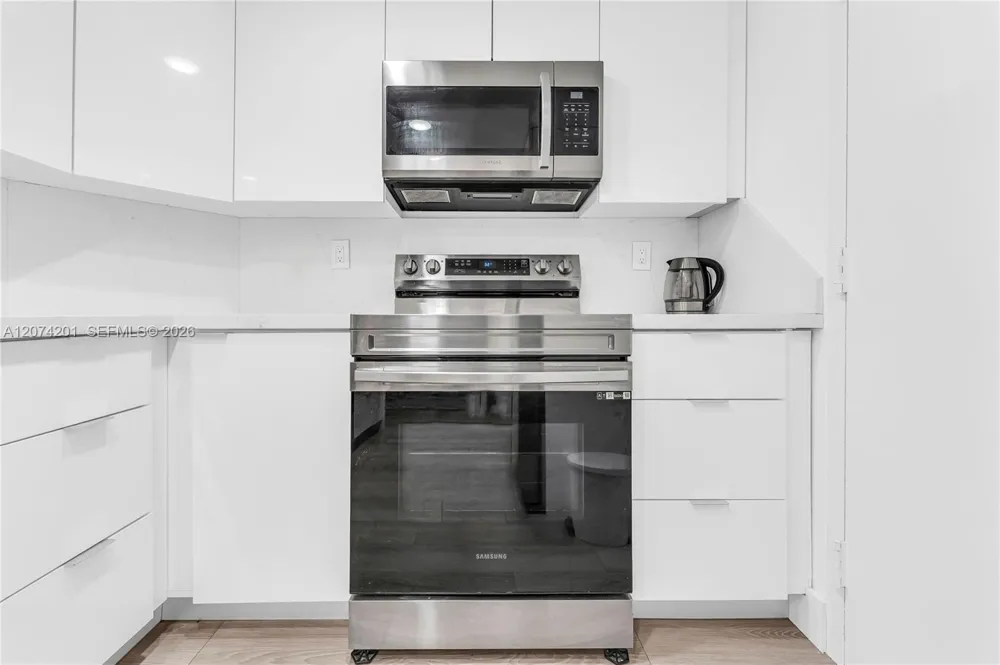 300 Bayview Dr #214 Sunny Isles Beach, FL 33160