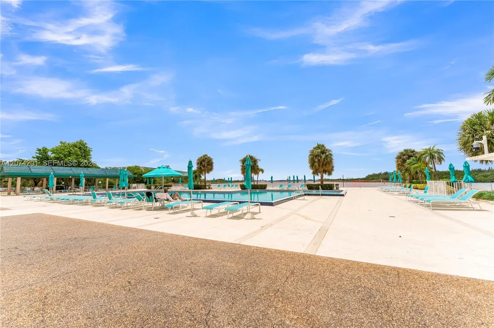 300 Bayview Dr #214 Sunny Isles Beach, FL 33160