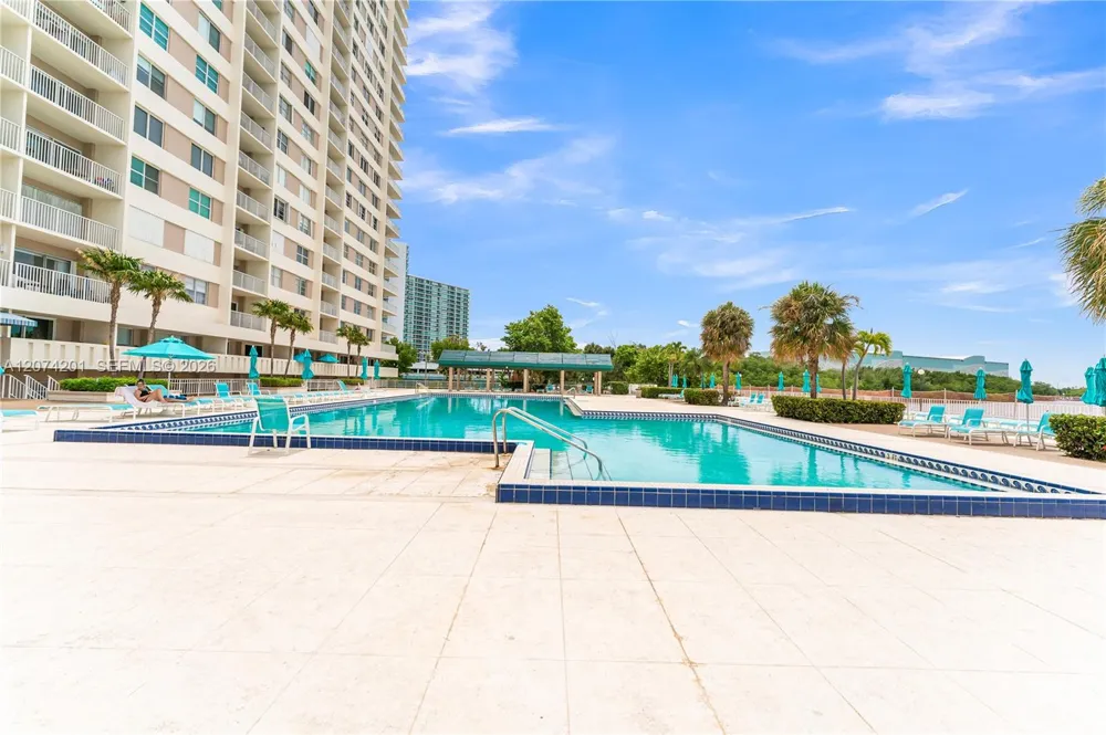 300 Bayview Dr #214 Sunny Isles Beach, FL 33160