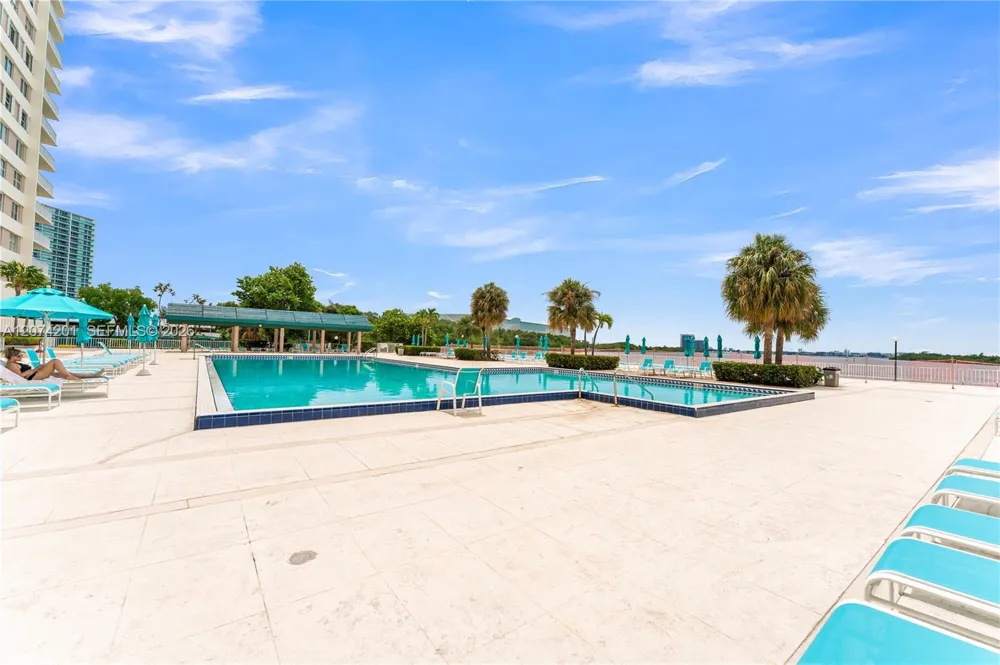 300 Bayview Dr #214 Sunny Isles Beach, FL 33160