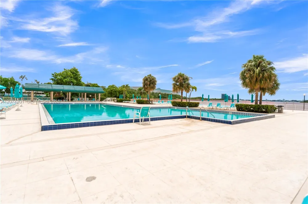 300 Bayview Dr #214 Sunny Isles Beach, FL 33160