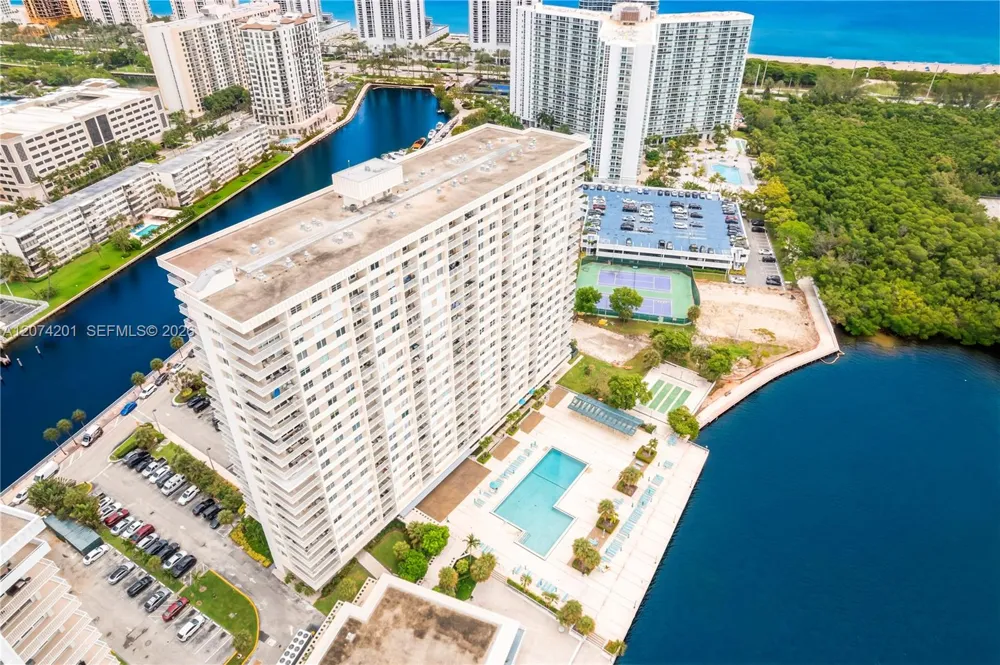 300 Bayview Dr #214 Sunny Isles Beach, FL 33160
