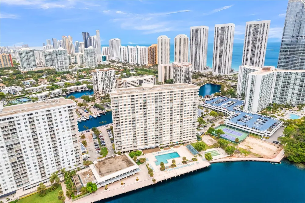 300 Bayview Dr #214 Sunny Isles Beach, FL 33160