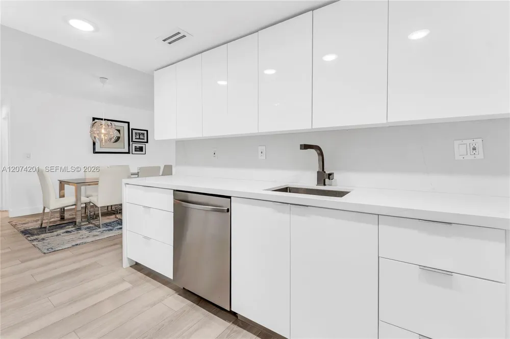 300 Bayview Dr #214 Sunny Isles Beach, FL 33160
