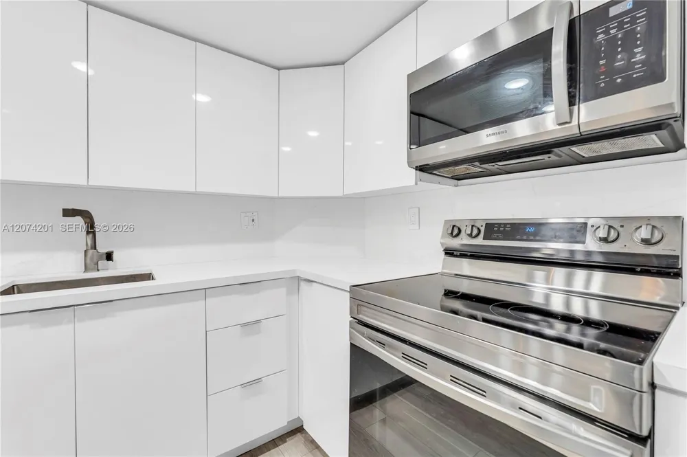300 Bayview Dr #214 Sunny Isles Beach, FL 33160