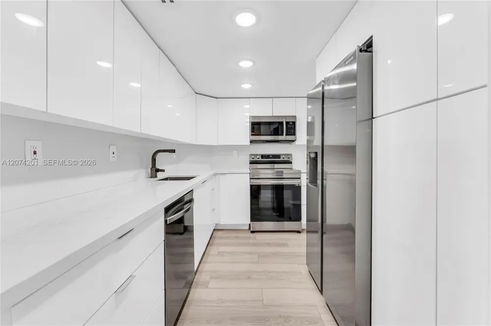 300 Bayview Dr #214 Sunny Isles Beach, FL 33160
