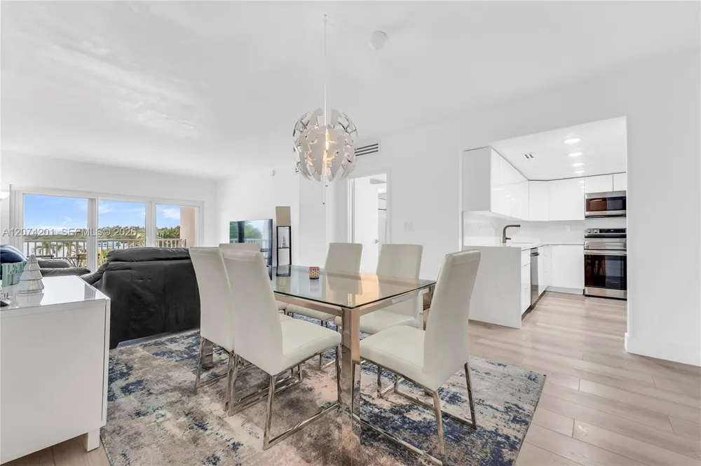 300 Bayview Dr #214 Sunny Isles Beach, FL 33160
