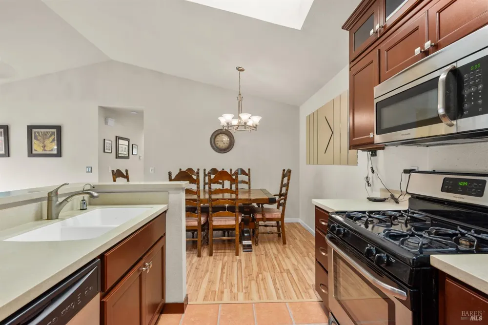 102 Pinewood Court Cotati, CA 94931