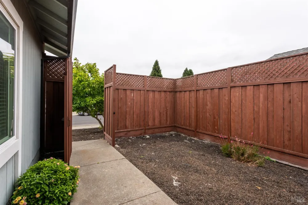 102 Pinewood Court Cotati, CA 94931