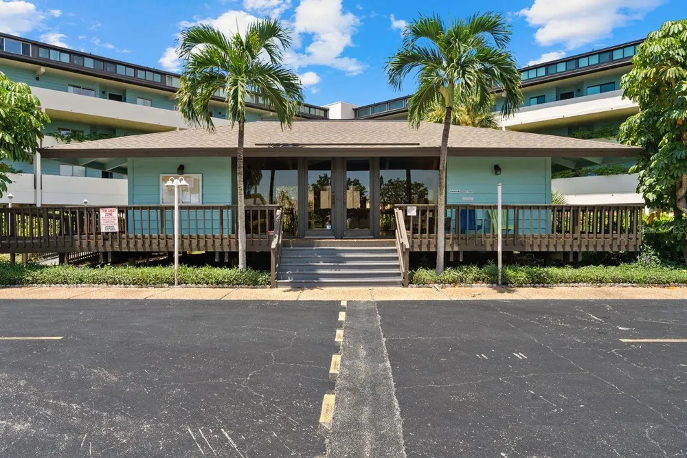 9604 CORTEZ ROAD W #233 Bradenton, FL 34210