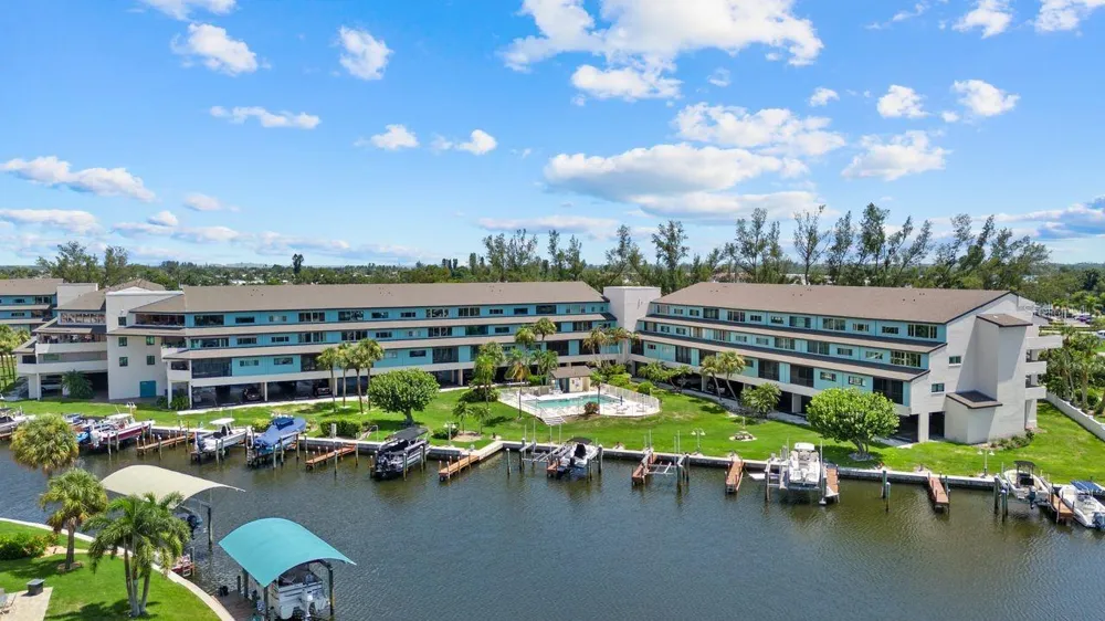 9604 CORTEZ ROAD W #233 Bradenton, FL 34210