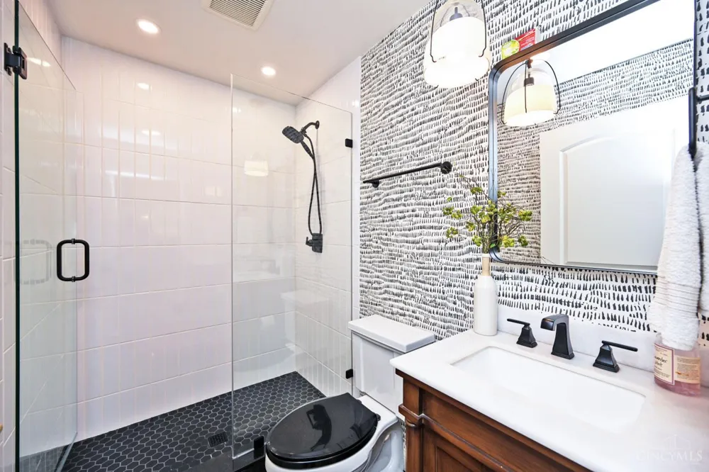 7711 Stonehenge Drive Montgomery, OH 45242