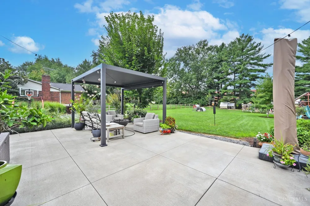 7711 Stonehenge Drive Montgomery, OH 45242