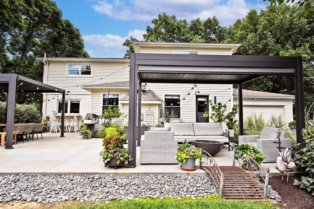7711 Stonehenge Drive Montgomery, OH 45242
