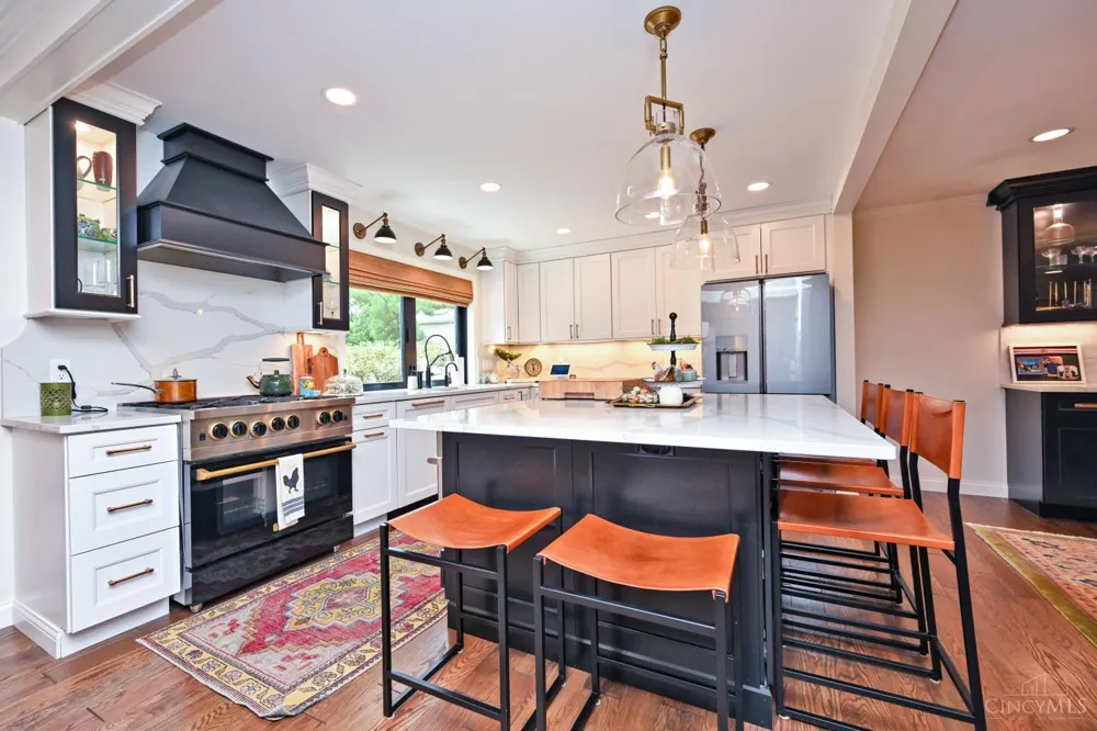7711 Stonehenge Drive Montgomery, OH 45242