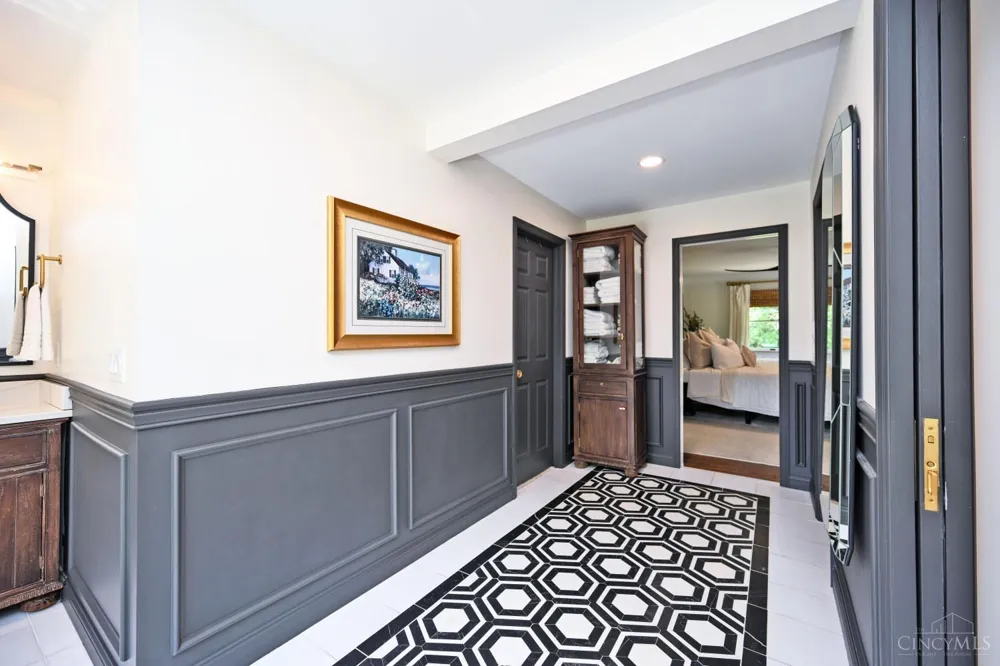 7711 Stonehenge Drive Montgomery, OH 45242