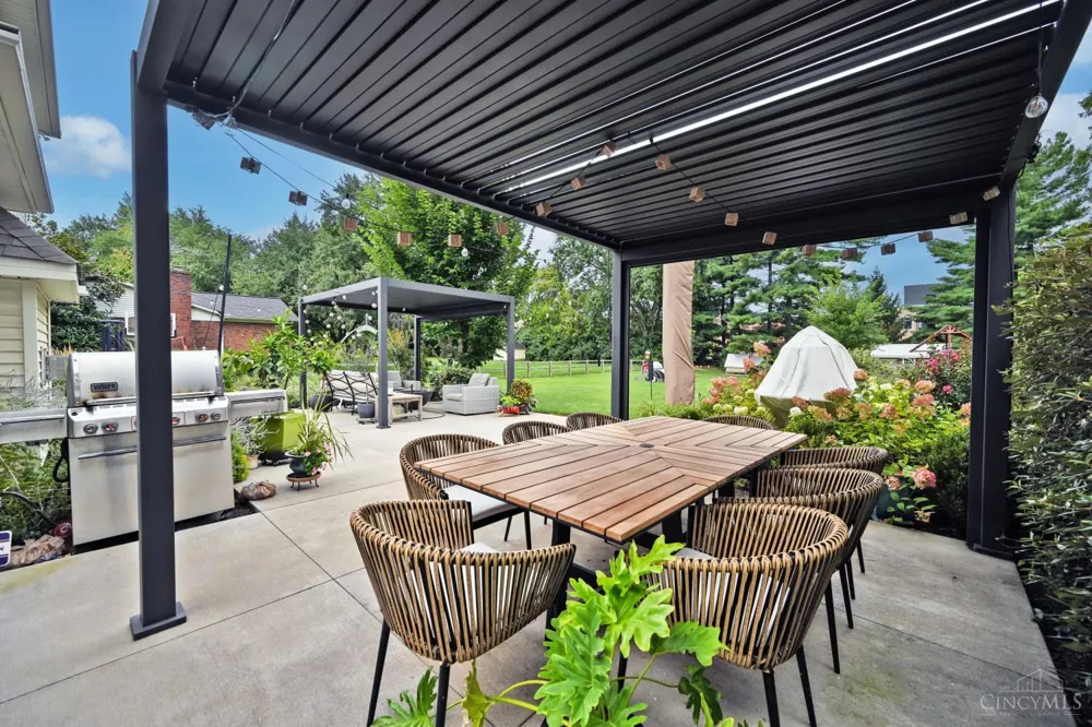 7711 Stonehenge Drive Montgomery, OH 45242