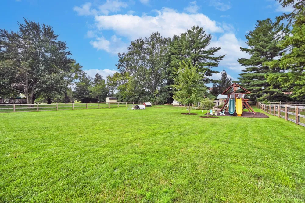 7711 Stonehenge Drive Montgomery, OH 45242