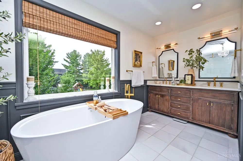 7711 Stonehenge Drive Montgomery, OH 45242