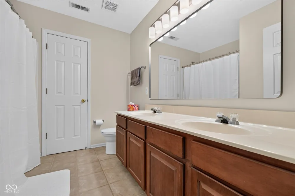 6538 Stafford Trace Zionsville, IN 46077