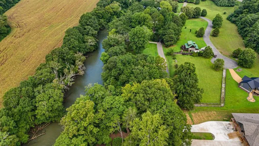 160 Tree Frog Lane Benton, TN 37307