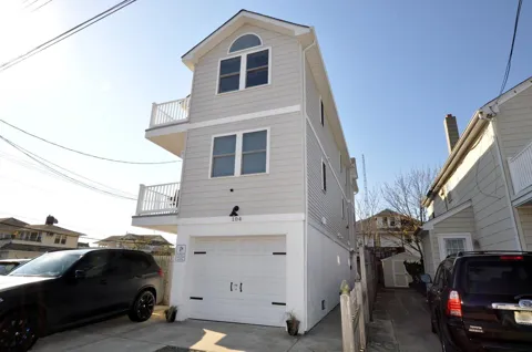 104 N Dudley Ave