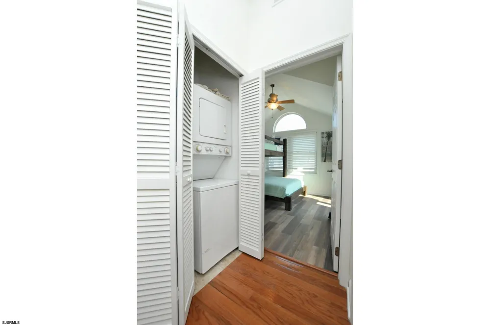 104 N Dudley Ave Ventnor Heights, NJ 08406